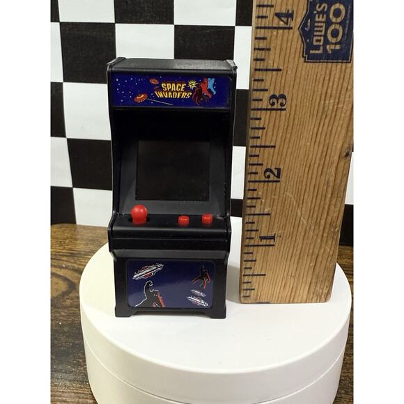 Space Invaders Tiny Arcade Game World's Smallest Miniature Keychain - Working - Picture 7 of 7